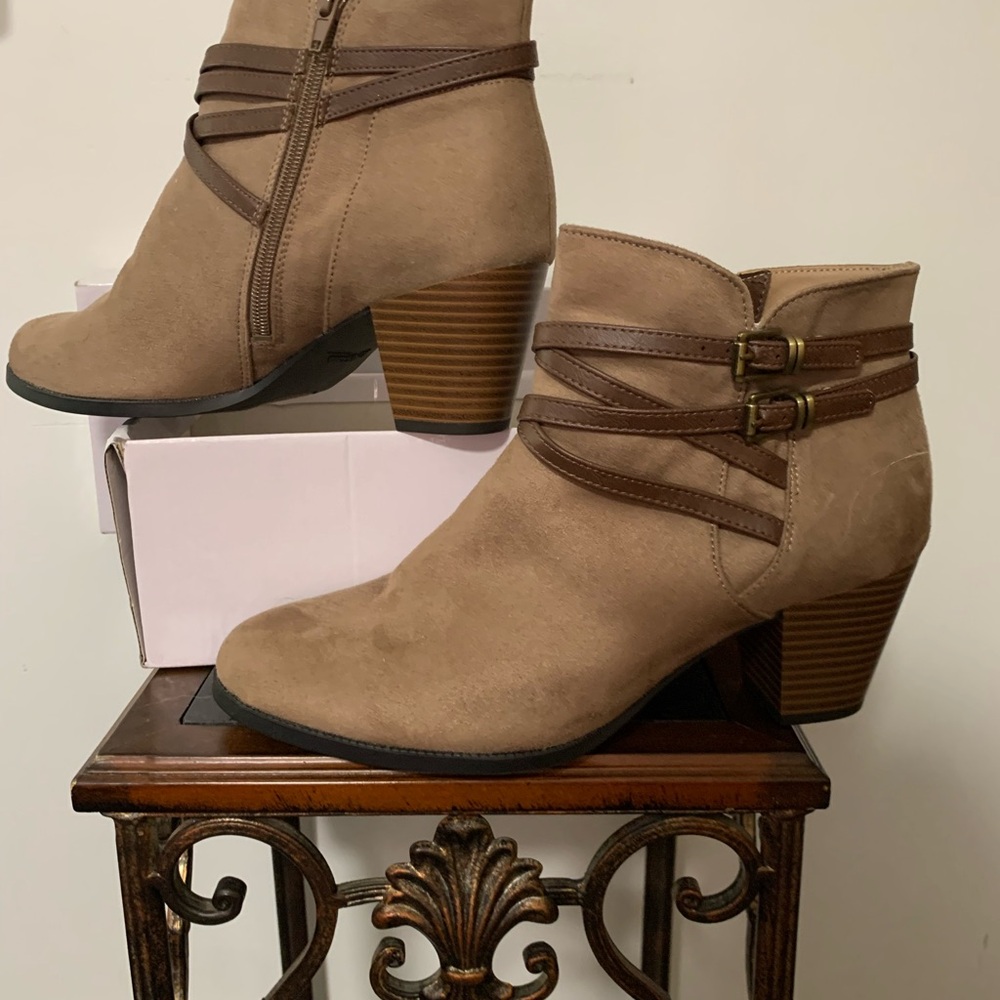 Life Stride Tan and Brown Ankle Boots - Picture 2 of 6